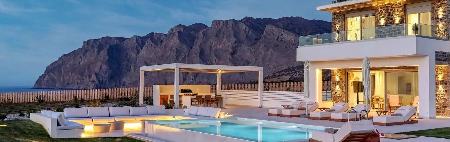 Πολυτελές συγκρότημα βιλών στην Κρήτη με ιδιωτικές πισίνες και θέα στη θάλασσα