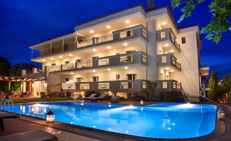 Hotel Electra στην Ασπροβάλτα με πισίνα και αρχιτεκτονική μελέτη διακόσμησης από τη Γραμμική α