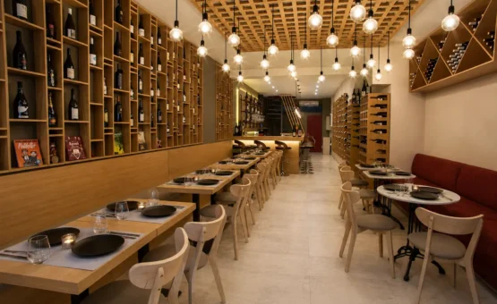 Σχεδιασμός και διακόσμηση Wine Bar – εσωτερικός χώρος του Oinovate Wine Bar στη Θεσσαλονίκη