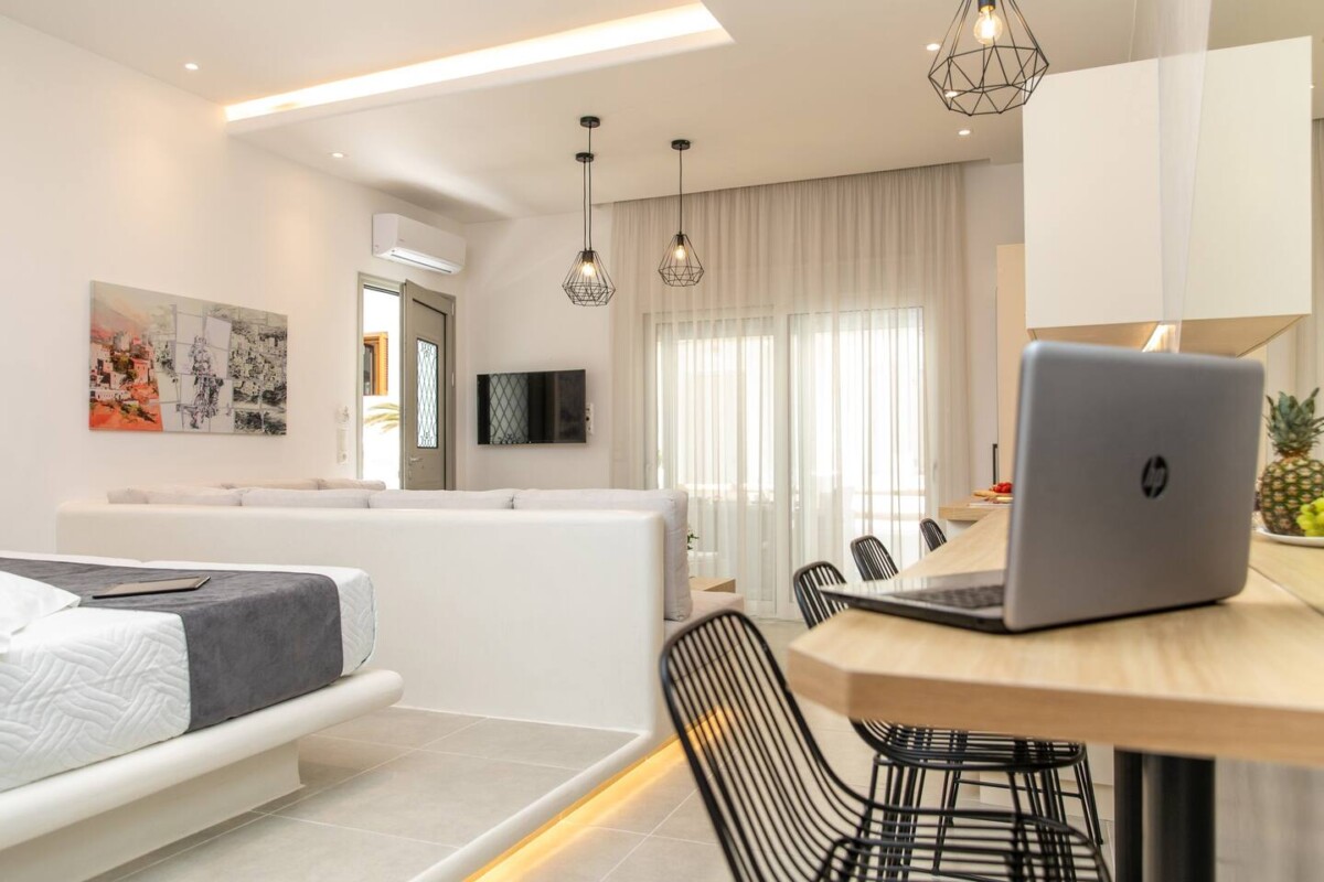 Καθιστικό και κουζίνα στο Arktos Luxury Apartment στη Νάξο Arktos Luxury Apartment Naxos Interior Design – Living Room and Kitchen